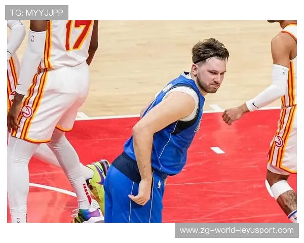 东契奇背身单挑得分，独行侠得分持续拉高